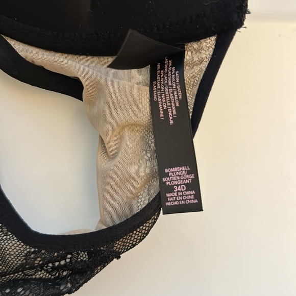 Victoria’s Secret NWOT Bombshell Plunge bra - Picture 3 of 5